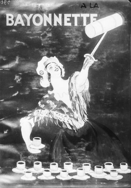 1932 - Une femme lance un paquet de chicorée après en avoir rempli plusieurs tasses.