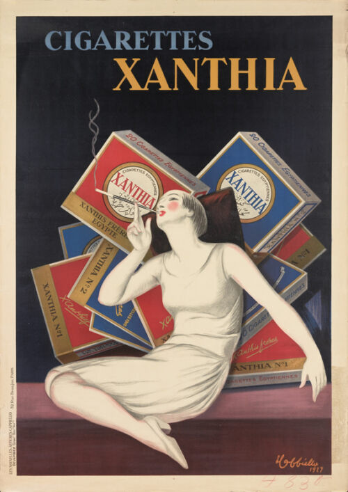 1927 - Une garçonne assise devant des paquets de cigarettes Xanthia