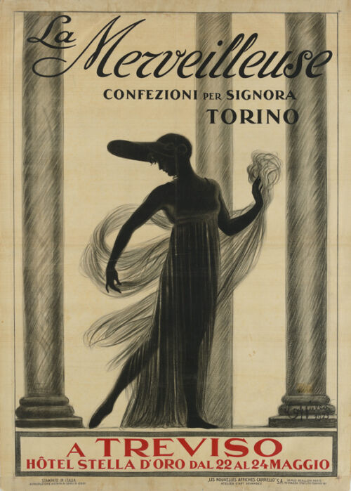 1923 - Une "merveilleuse" déambule au milieu d'une colonnade.