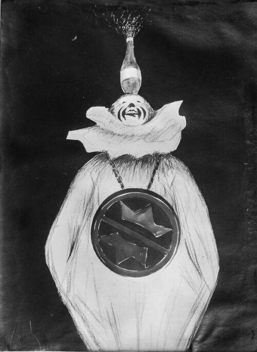 1924 - Un clown porte une bouteille de soda sur la tête.